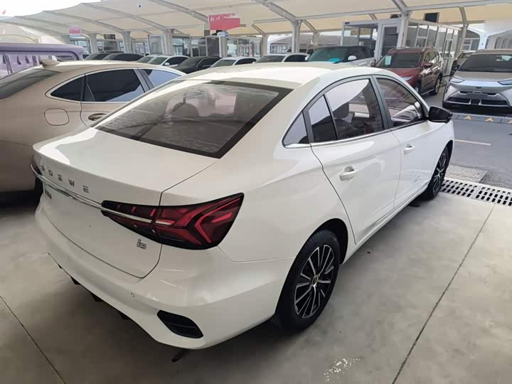 Фото 7 - Roewe i5