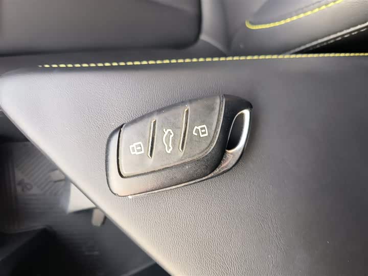 Фото 9 - Roewe i5