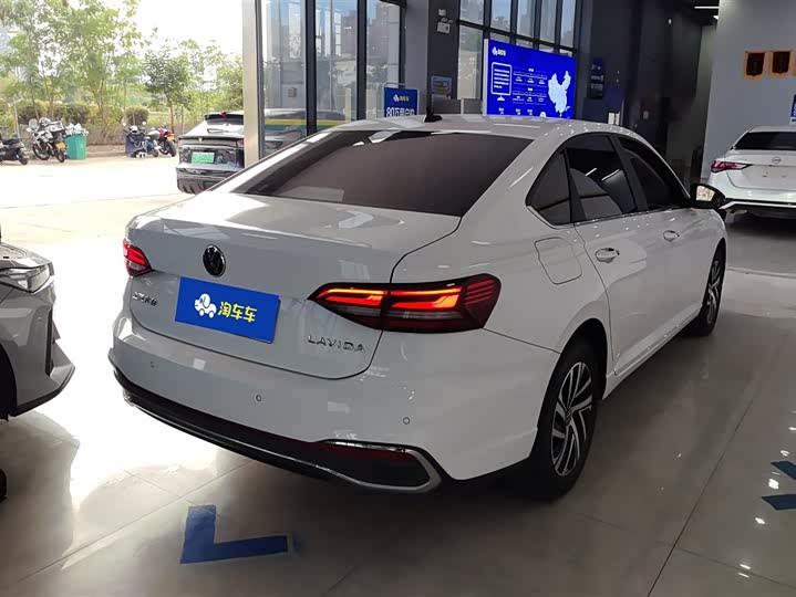 Фото 3 - Volkswagen Lavida