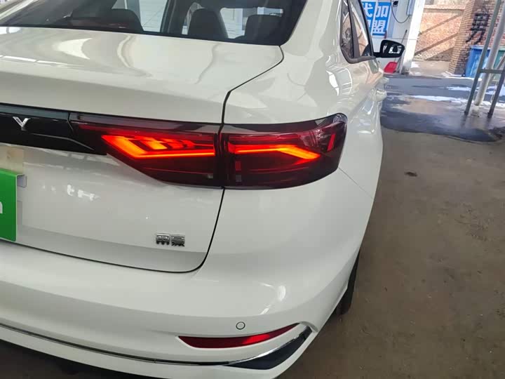 Фото 8 - Geely Emgrand