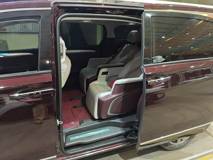 Фото 4 - Buick GL8 ES