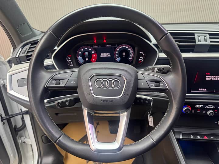 Фото 6 - Audi Q3