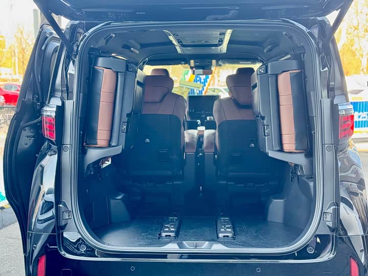 Фото 9 - Toyota Alphard