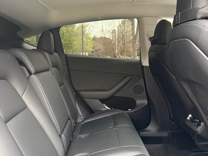 Фото 8 - Tesla Model Y