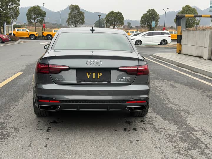 Фото 5 - Audi A4L