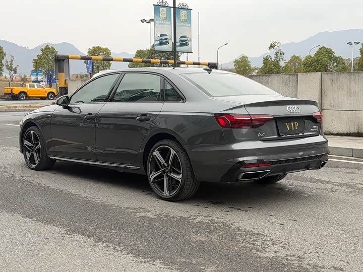 Фото 6 - Audi A4L