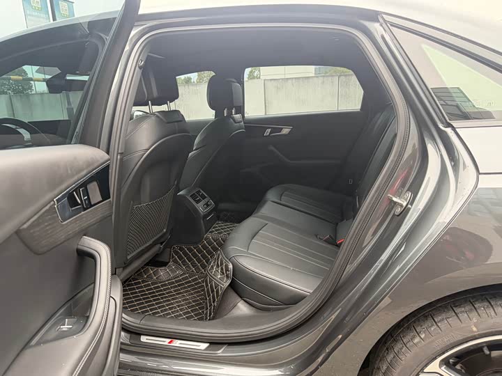 Фото 8 - Audi A4L