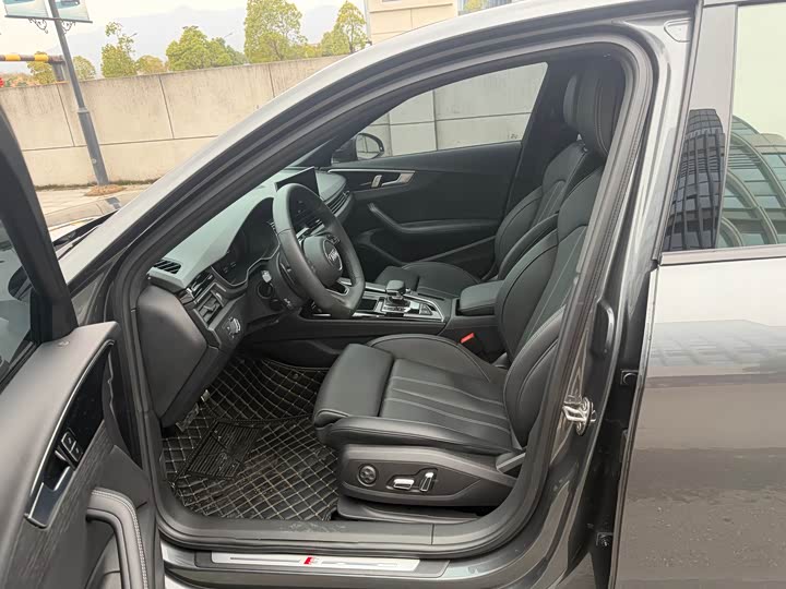 Фото 9 - Audi A4L