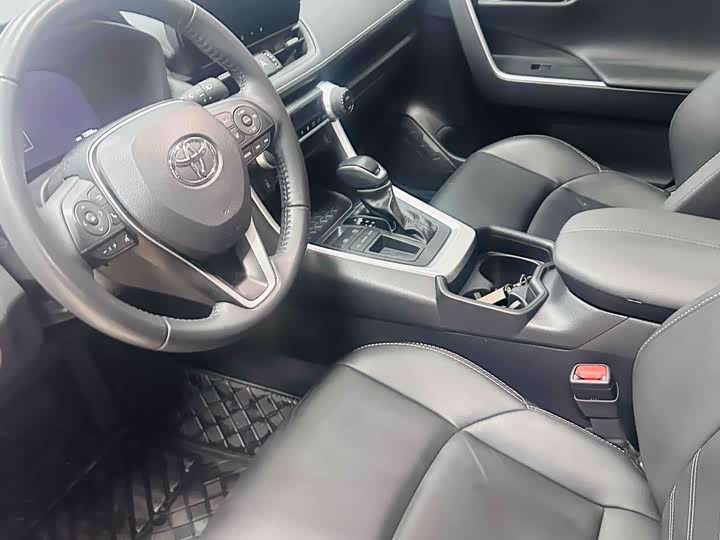 Фото 9 - Toyota Wildlander