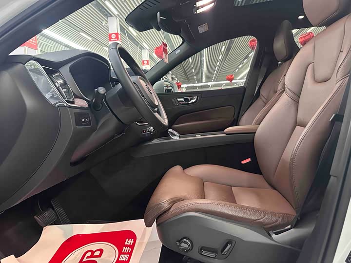 Фото 8 - Volvo XC60 Hybrid