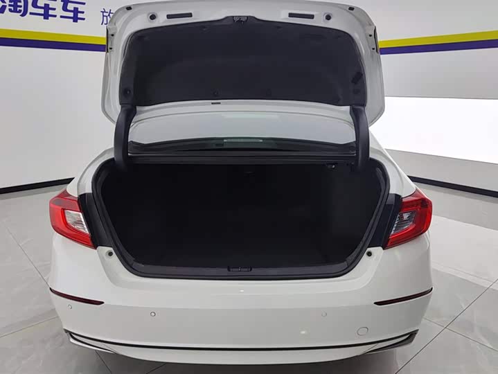 Фото 4 - Honda Accord