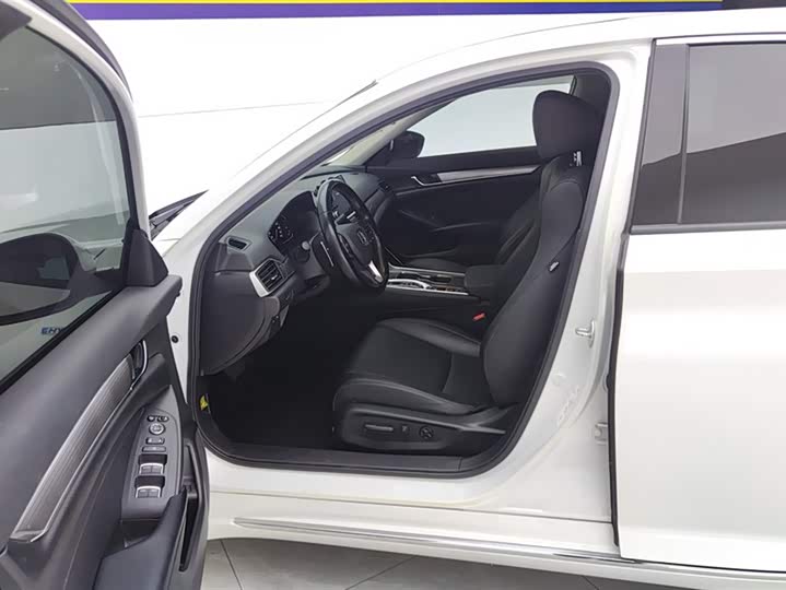 Фото 9 - Honda Accord