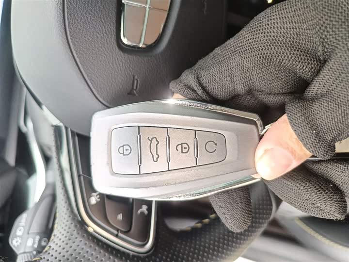 Фото 9 - Geely Coolray