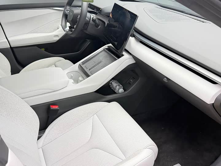 Фото 3 - XPeng P7