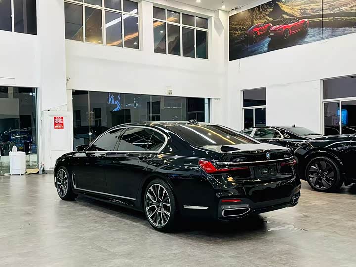 Фото 4 - BMW 7 Series