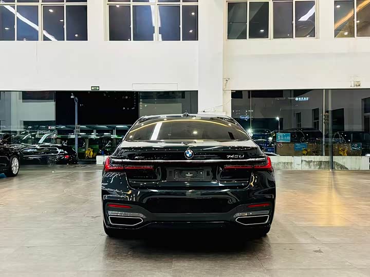 Фото 5 - BMW 7 Series