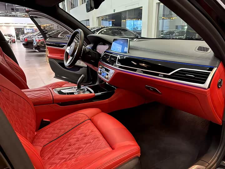 Фото 9 - BMW 7 Series