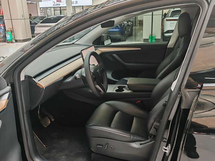 Фото 8 - Tesla Model Y