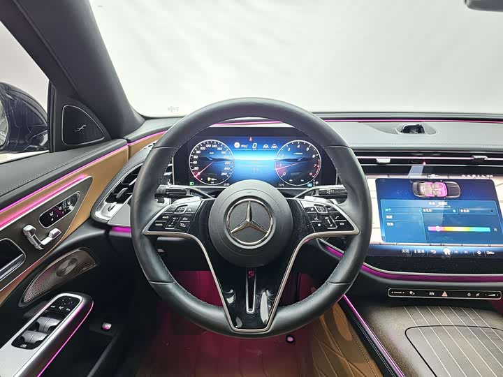 Фото 8 - Mercedes-Benz E-Class