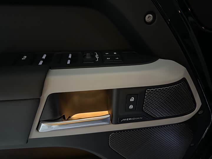 Фото 7 - Land Rover Defender