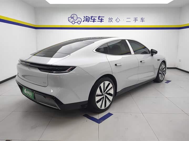 Фото 3 - Geely Galaxy E8