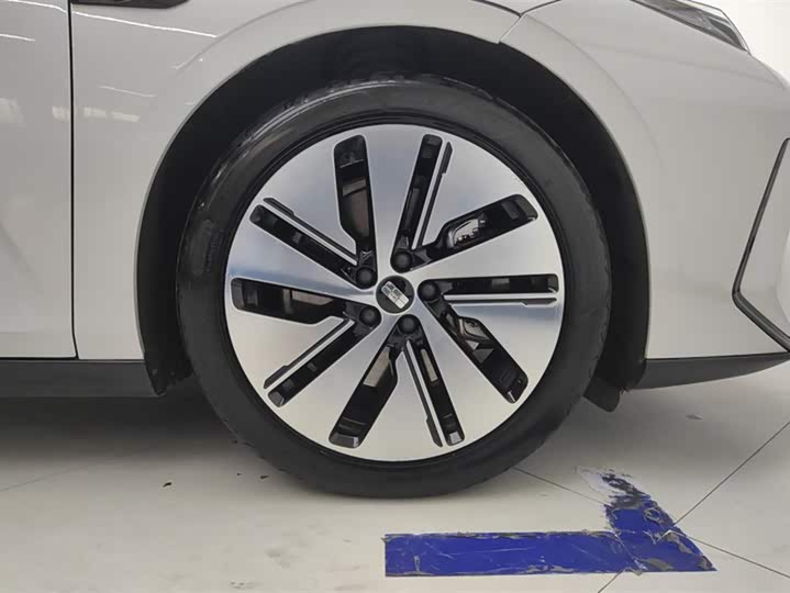 Фото 6 - Geely Galaxy E8