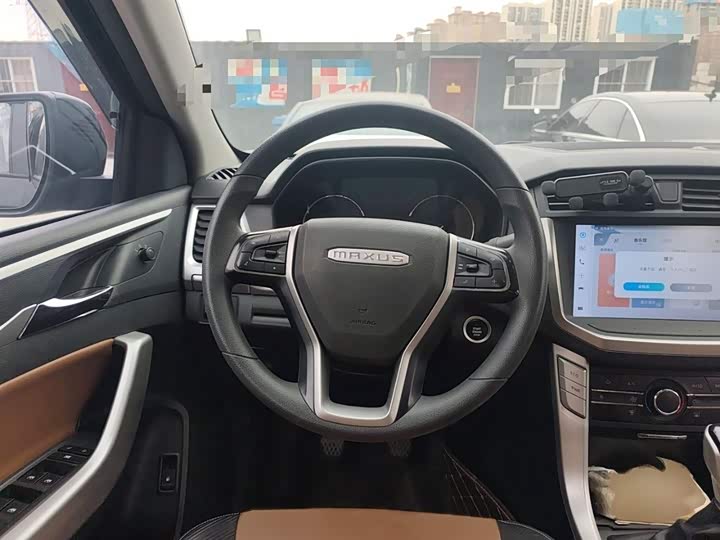 Фото 3 - Maxus T70