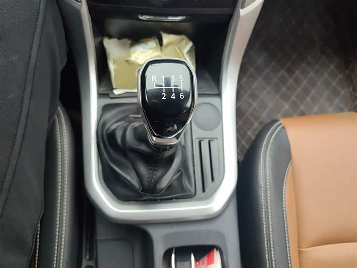 Фото 7 - Maxus T70