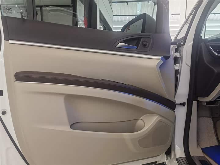 Фото 6 - Buick GL8 ES