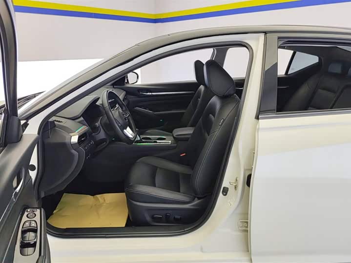 Фото 9 - Nissan Teana