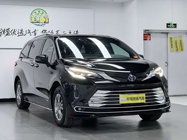 Фото 3 - Toyota Sienna