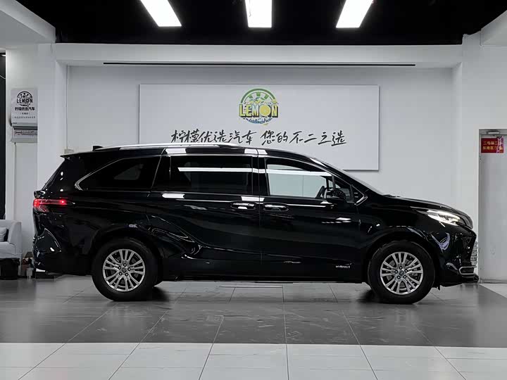 Фото 7 - Toyota Sienna