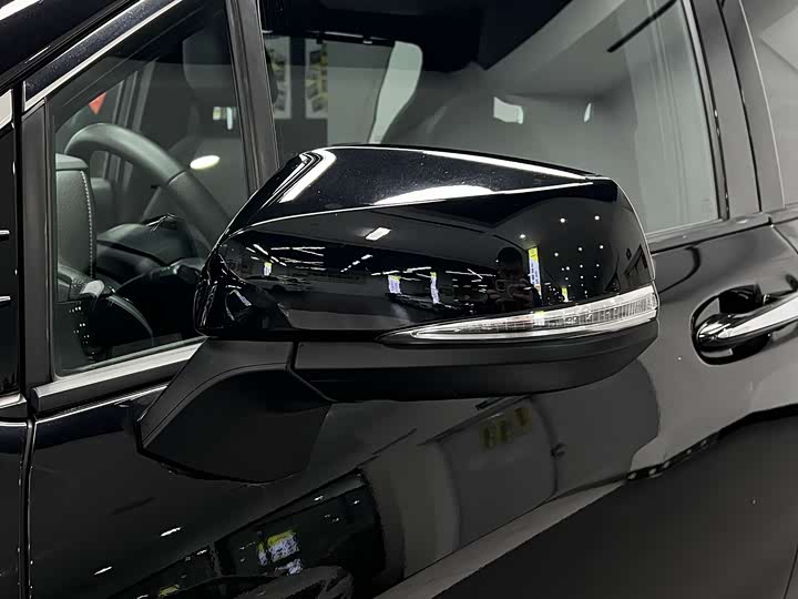 Фото 9 - Toyota Sienna