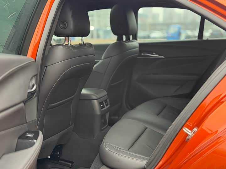 Фото 8 - Cadillac CT4