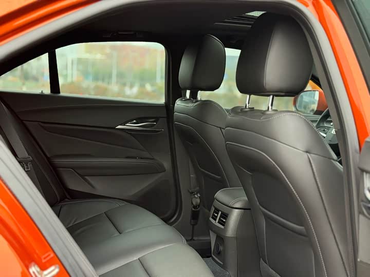 Фото 9 - Cadillac CT4