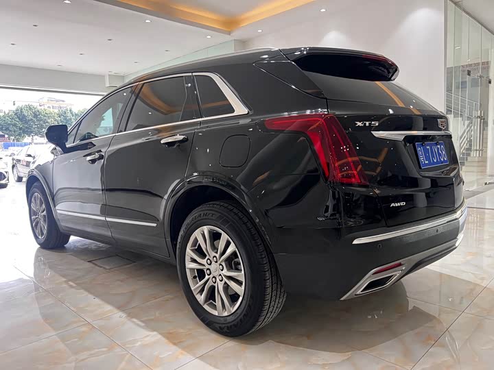 Фото 6 - Cadillac XT5