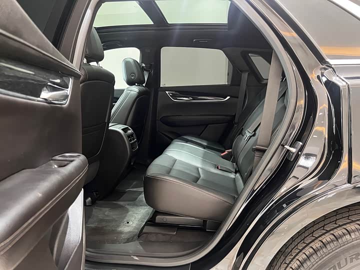Фото 9 - Cadillac XT5