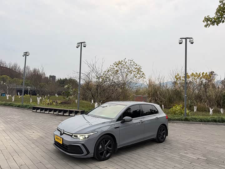 Фото 1 - Volkswagen Golf