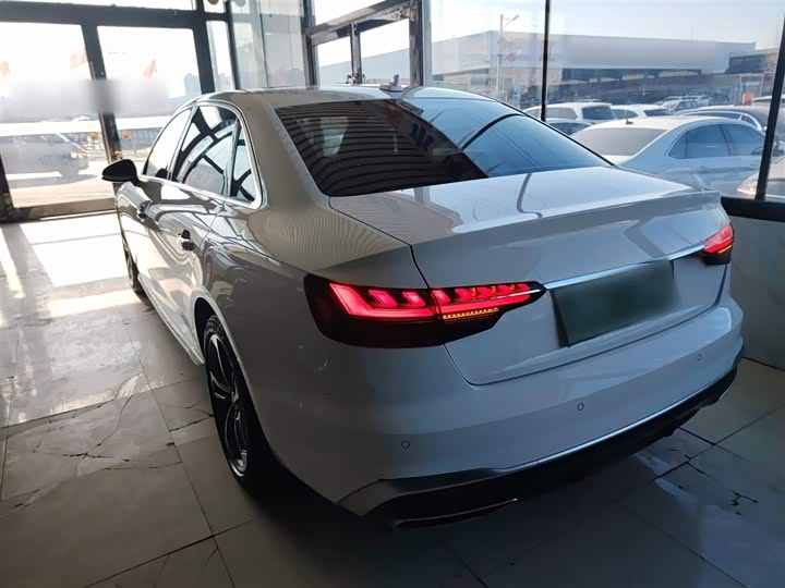 Фото 5 - Audi A4L