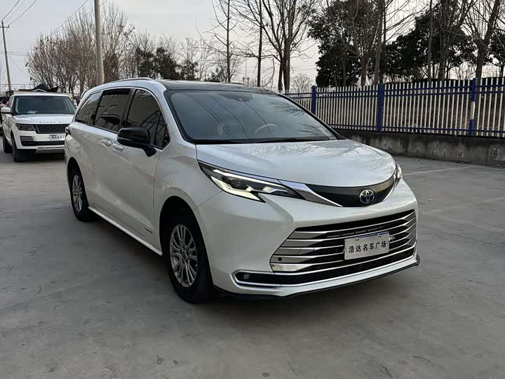 Фото 2 - Toyota Sienna