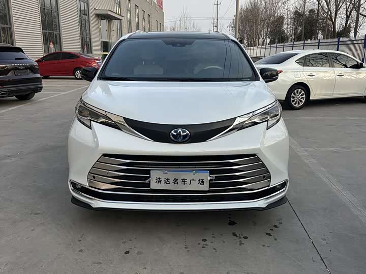 Фото 3 - Toyota Sienna