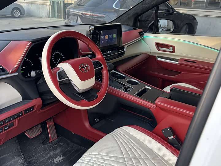 Фото 4 - Toyota Sienna