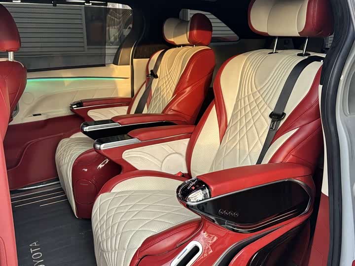 Фото 6 - Toyota Sienna