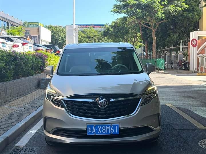 Фото 2 - Buick GL8 ES