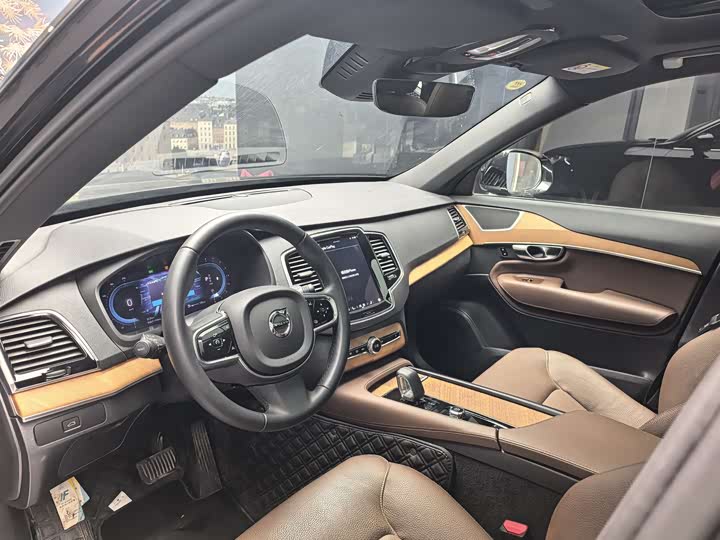 Фото 4 - Volvo XC90