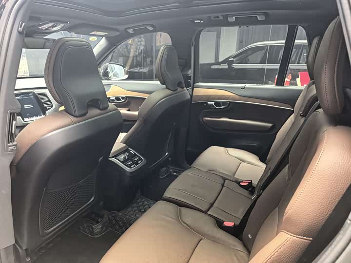 Фото 6 - Volvo XC90