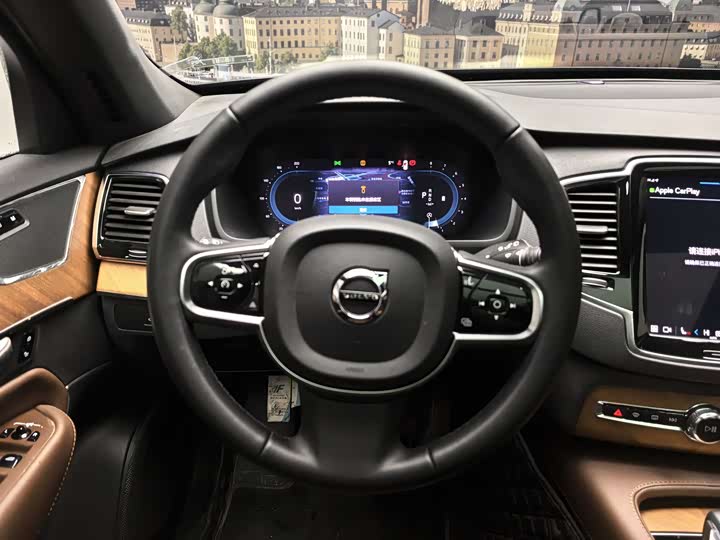 Фото 7 - Volvo XC90