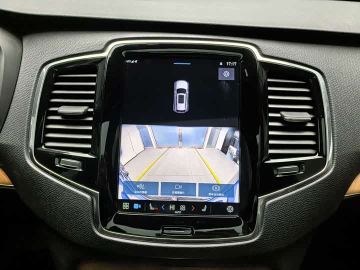 Фото 8 - Volvo XC90