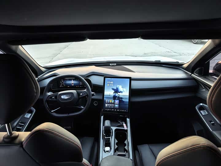 Фото 7 - Geely Atlas