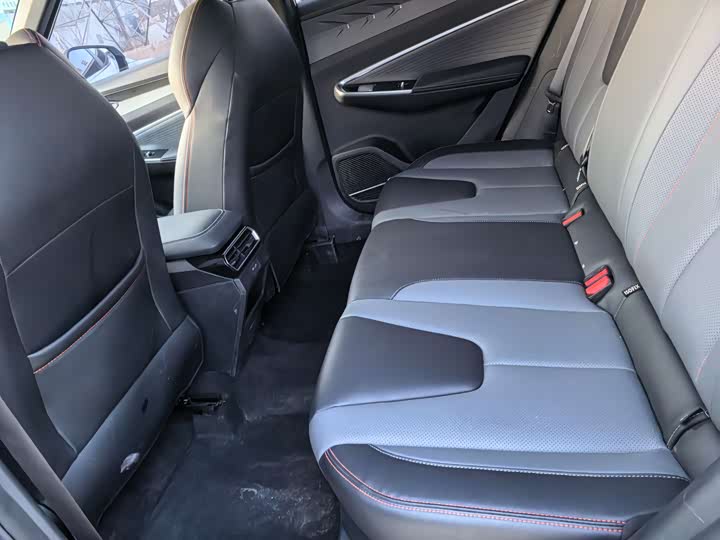 Фото 8 - Geely Atlas